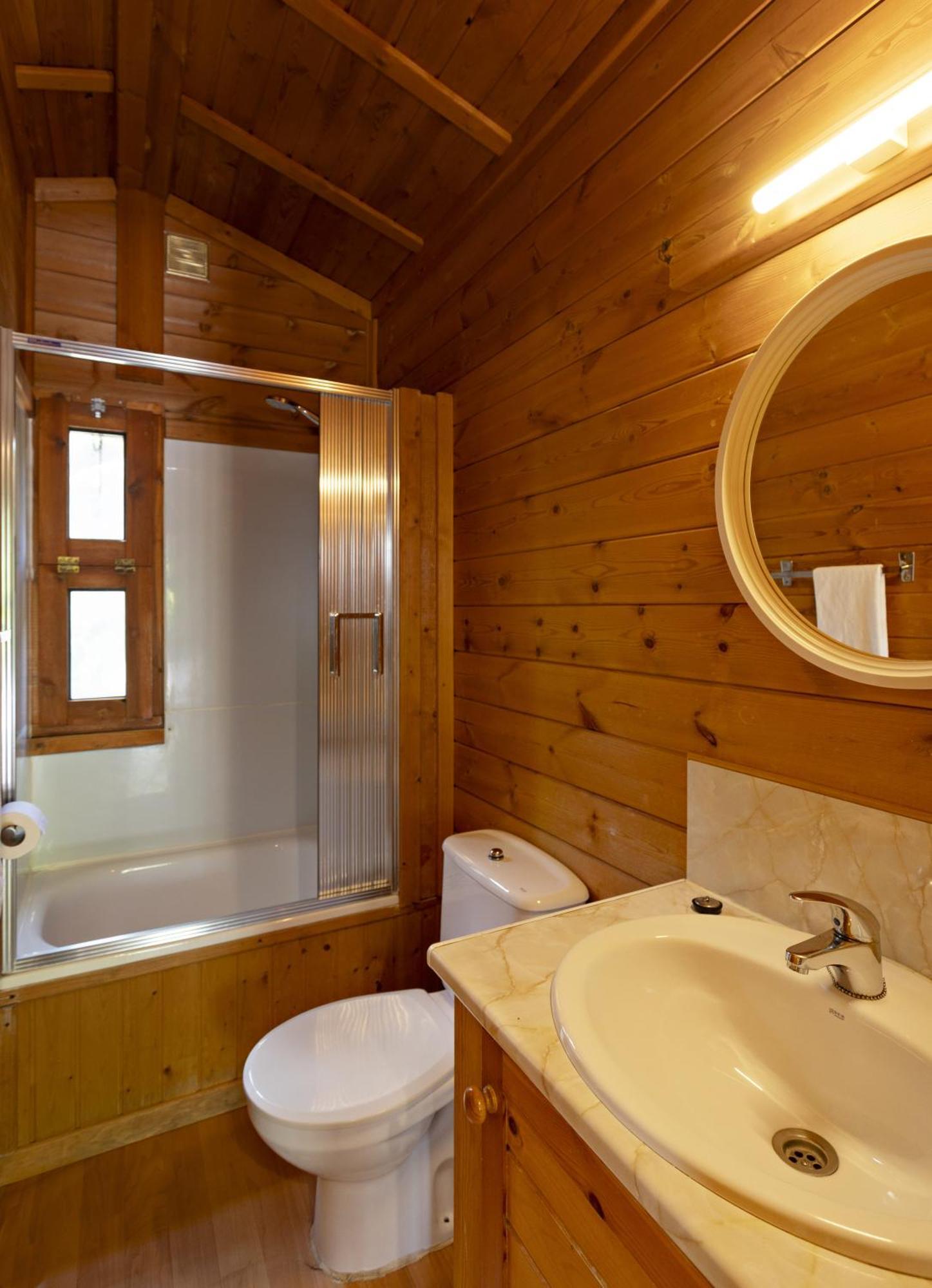 Bungalows - Camping El Solsones Solsona Ngoại thất bức ảnh